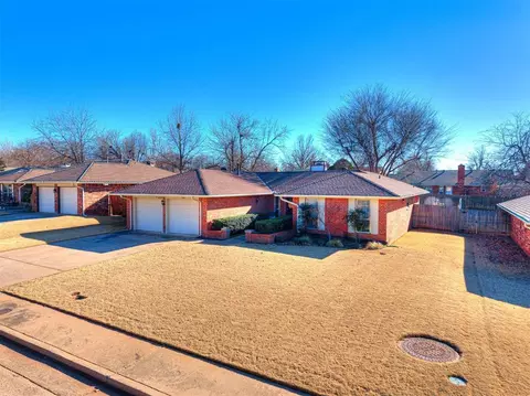Exterior - 700 E 35th St, Edmond, OK 73013 photo 1 of 4