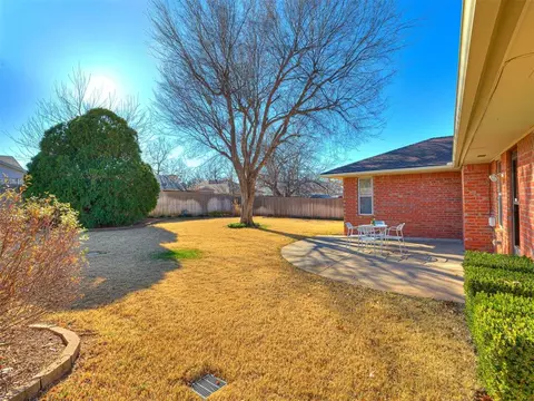 Exterior - 700 E 35th St, Edmond, OK 73013 photo 2 of 4