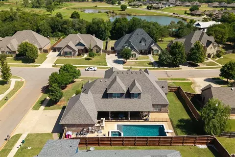 View/Area - 2017 Providence Dr, Norman, OK 73071 photo 4 of 5