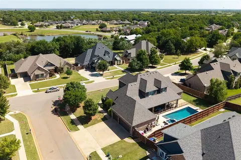 View/Area - 2017 Providence Dr, Norman, OK 73071 photo 3 of 5