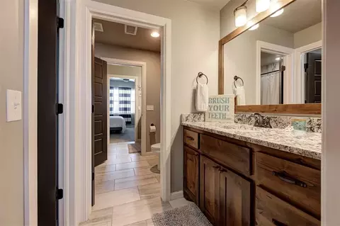 Bath - 2017 Providence Dr, Norman, OK 73071 photo 6 of 6