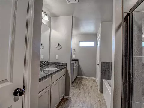Bath - 15969 Pecan Rd, Mcloud, OK 74851 photo 4 of 4