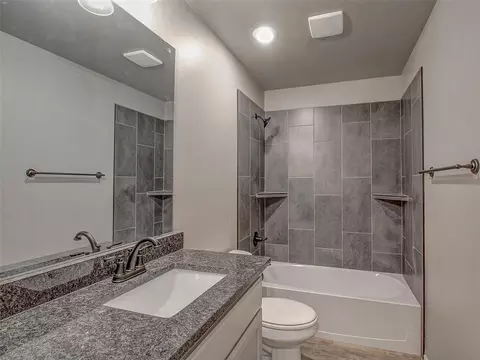 Bath - 15969 Pecan Rd, Mcloud, OK 74851 photo 1 of 4