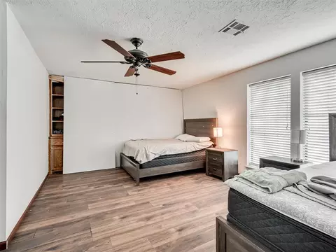 Bedroom - 3595 E State Highway 9 Rd, Norman, OK 73071 photo 3 of 4