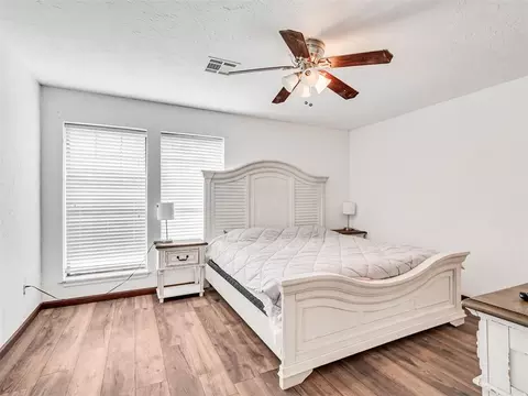 Bedroom - 3595 E State Highway 9 Rd, Norman, OK 73071 photo 4 of 4