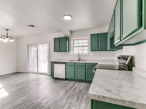 Kitchen - 407 Jarman Dr, Mcloud, OK 74851 photo 1 of 7