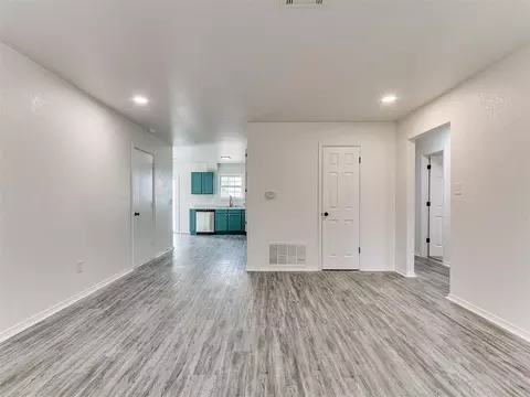 Living - 407 Jarman Dr, Mcloud, OK 74851 photo 2 of 3