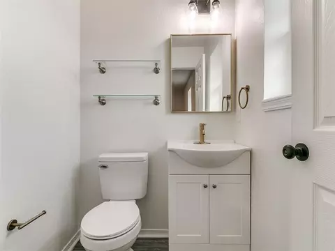 Bath - 407 Jarman Dr, Mcloud, OK 74851 photo 3 of 3