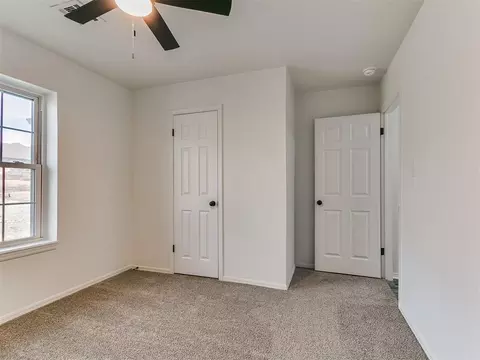 Bedroom - 407 Jarman Dr, Mcloud, OK 74851 photo 2 of 5