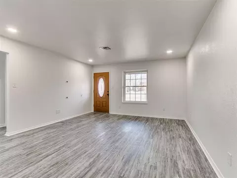 Living - 407 Jarman Dr, Mcloud, OK 74851 photo 3 of 3