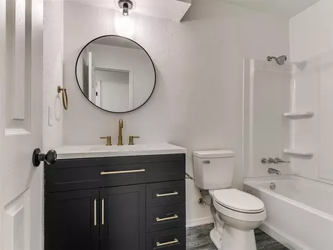 Bath - 407 Jarman Dr, Mcloud, OK 74851 photo 1 of 3