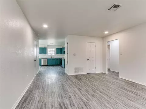 Living - 407 Jarman Dr, Mcloud, OK 74851 photo 1 of 3