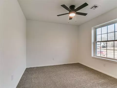 Bedroom - 407 Jarman Dr, Mcloud, OK 74851 photo 1 of 5
