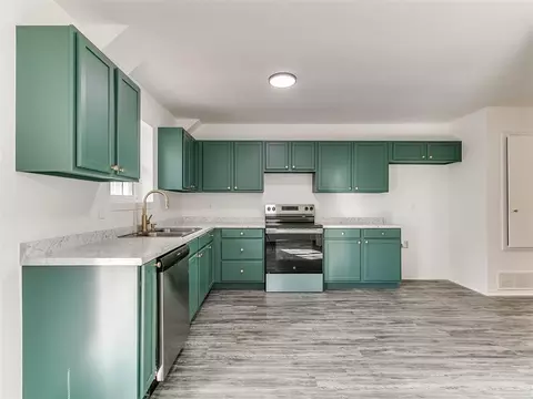 Kitchen - 407 Jarman Dr, Mcloud, OK 74851 photo 4 of 7