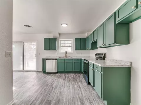 Kitchen - 407 Jarman Dr, Mcloud, OK 74851 photo 2 of 7