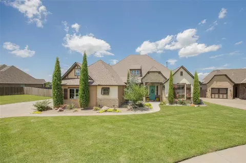 701 Tacoma Bridge Ct, Edmond, OK 73034