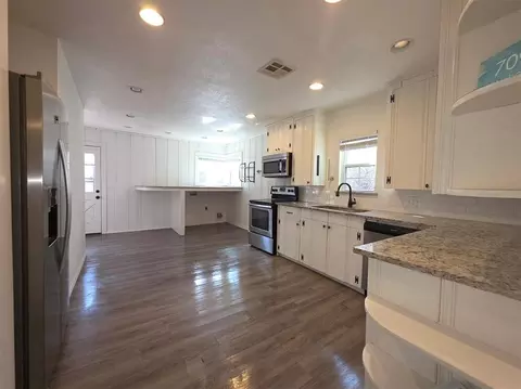 709 W Alabama Ave, Chickasha, OK 73018