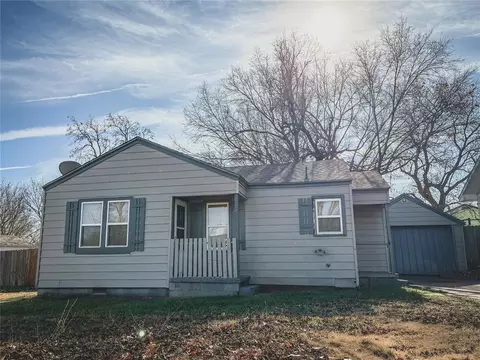 418 W 8th St, Elk City, OK 73644