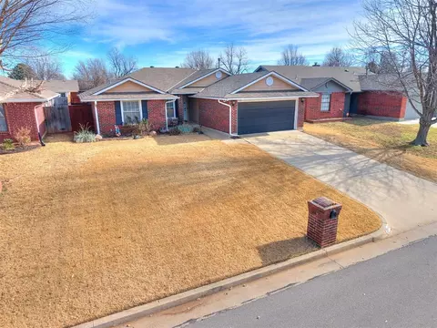 112 Woodgate Dr, Yukon, OK 73099