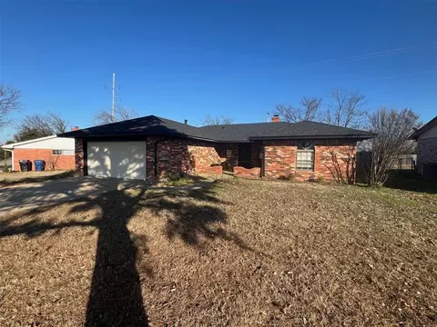 Exterior - 703 Cedar Ln, Tecumseh, OK 74873 photo 2 of 8
