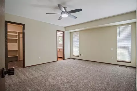11017 Coachmans Rd, Yukon, OK 73099