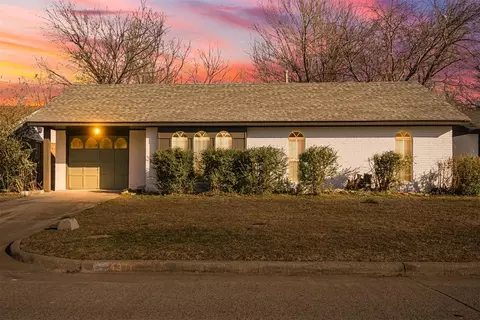 4316 Meadowpark Dr, Midwest City, OK 73110
