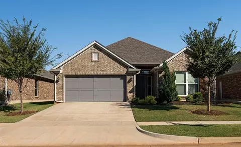 24 Carat Dr, Yukon, OK 73099