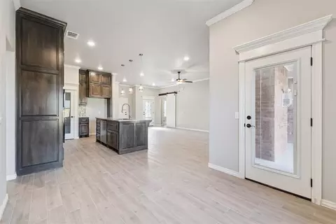 Entry Way - 1025 NE 33rd Ter, Moore, OK 73160 photo 3 of 4