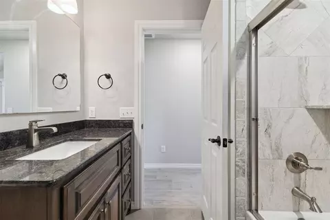 Bath - 1025 NE 33rd Ter, Moore, OK 73160 photo 3 of 3