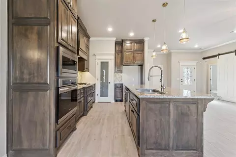 Kitchen - 1025 NE 33rd Ter, Moore, OK 73160 photo 2 of 5