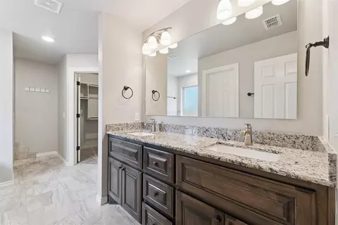 Bath - 1025 NE 33rd Ter, Moore, OK 73160 photo 1 of 3