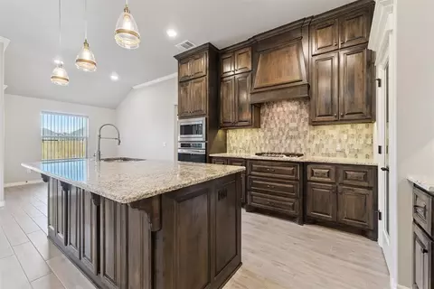 Kitchen - 1025 NE 33rd Ter, Moore, OK 73160 photo 5 of 5