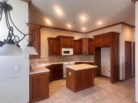 Kitchen - 412 Summit Way, Norman, OK 73071 photo 1 of 2