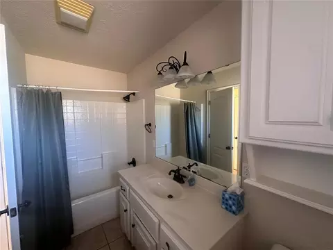 Bath - 412 Summit Way, Norman, OK 73071 photo 4 of 4
