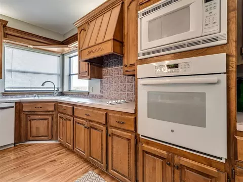 Kitchen - 30280 Stephens Dr, Mcloud, OK 74851 photo 3 of 4