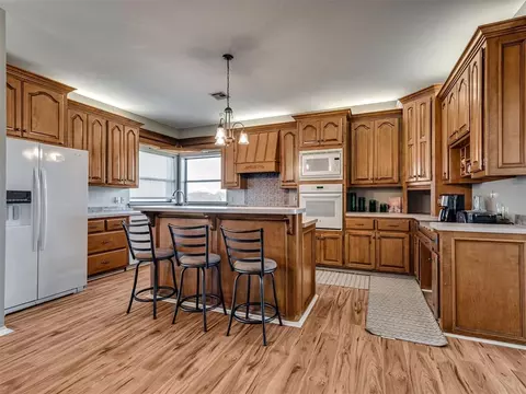 Kitchen - 30280 Stephens Dr, Mcloud, OK 74851 photo 2 of 4