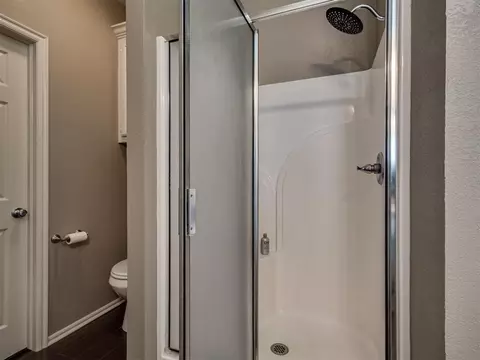 Bath - 30280 Stephens Dr, Mcloud, OK 74851 photo 4 of 7
