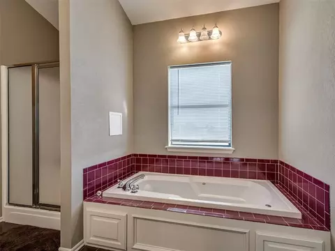 Bath - 30280 Stephens Dr, Mcloud, OK 74851 photo 3 of 7