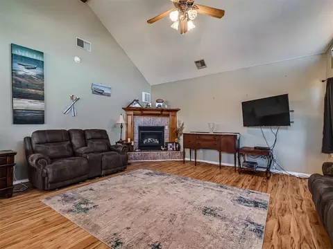 Living - 30280 Stephens Dr, Mcloud, OK 74851 photo 1 of 3