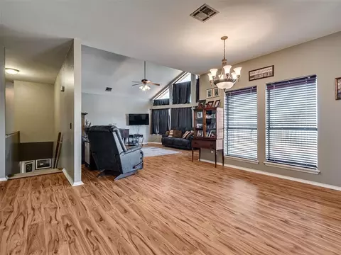 Living - 30280 Stephens Dr, Mcloud, OK 74851 photo 3 of 3