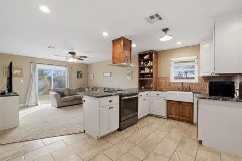 Kitchen - 1608 Wilson St, Altus, OK 73521 photo 2 of 5