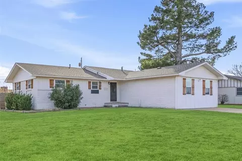 Exterior - 1608 Wilson St, Altus, OK 73521 photo 2 of 10