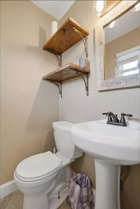 Bath - 1608 Wilson St, Altus, OK 73521 photo 1 of 2