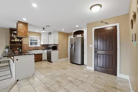 Entry Way - 1608 Wilson St, Altus, OK 73521 photo 2 of 2