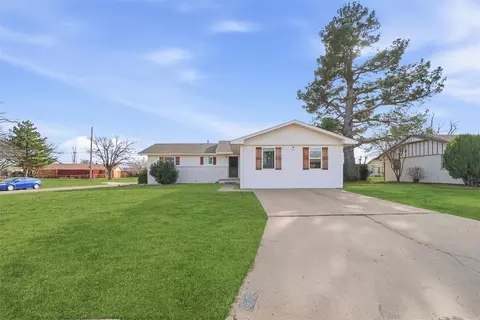 Exterior - 1608 Wilson St, Altus, OK 73521 photo 3 of 10