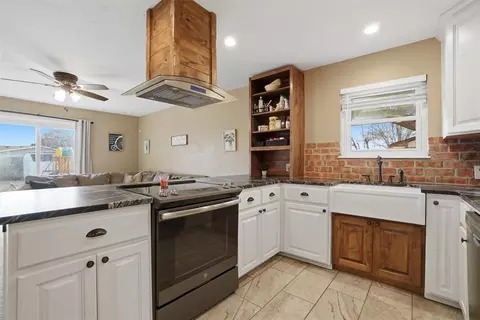 Kitchen - 1608 Wilson St, Altus, OK 73521 photo 3 of 5