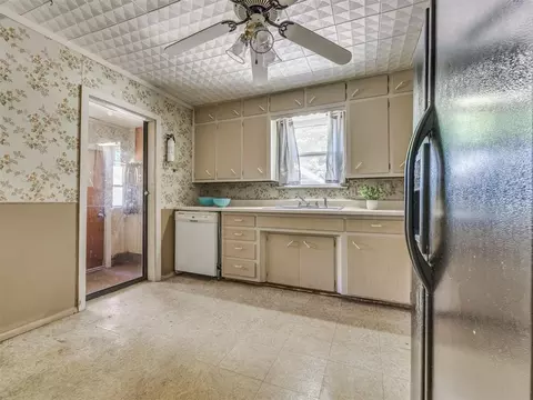 605 S Sooner Rd, Del City, OK 73115
