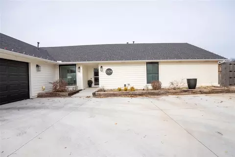 Exterior - 2134 NW Saddleback Blvd, Norman, OK 73072 photo 2 of 7