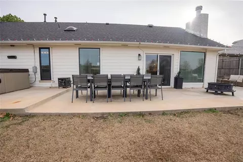 Exterior - 2134 NW Saddleback Blvd, Norman, OK 73072 photo 5 of 7