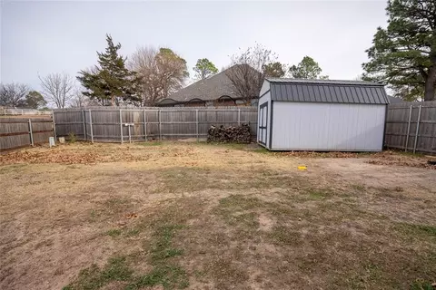 Exterior - 2134 NW Saddleback Blvd, Norman, OK 73072 photo 6 of 7
